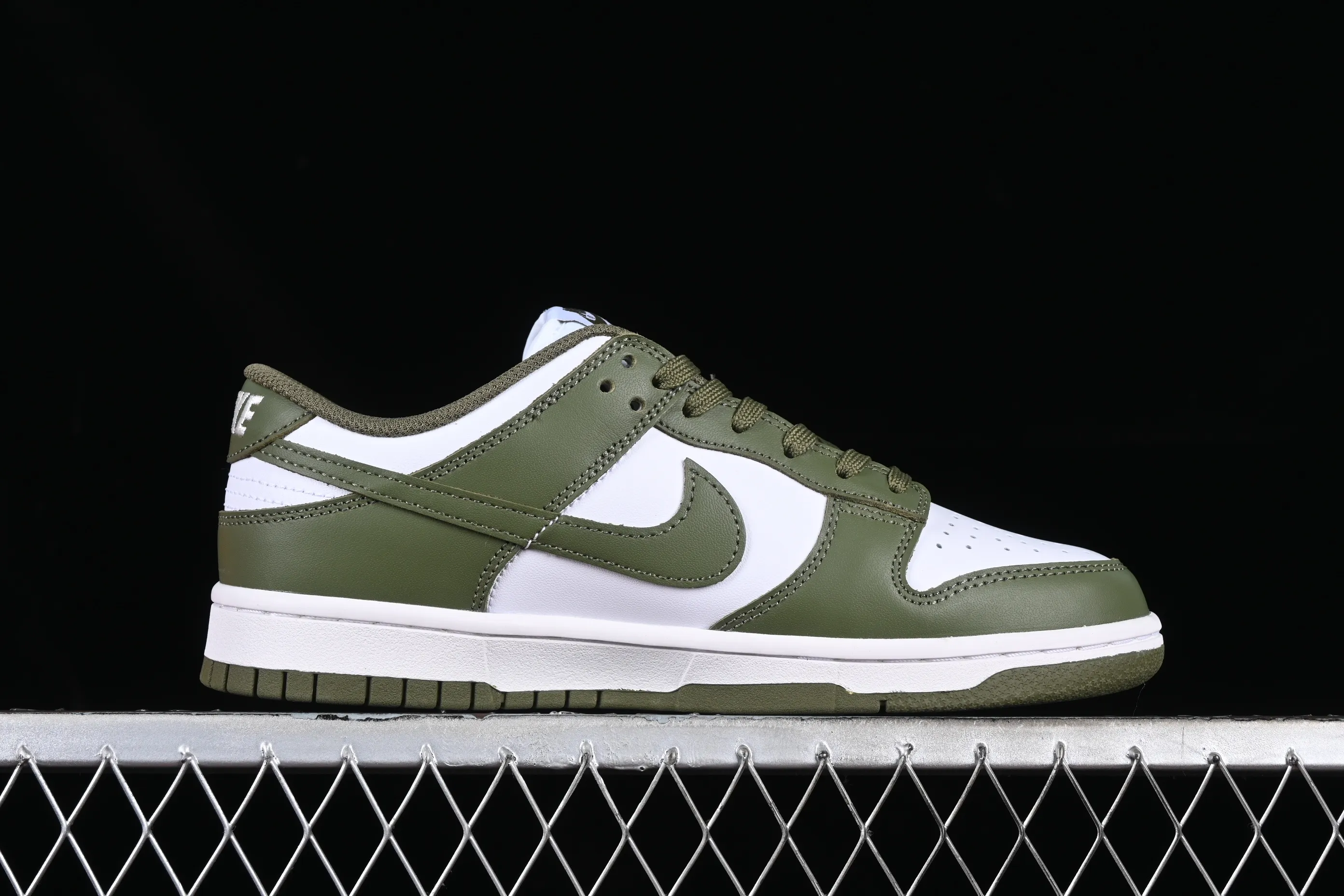 All categories Nk SB Dunk series Nk SB Dunk Low low-top sneakers J version Nk Dunk Low olive green SB smashed backboard fashion casual sneakers DD1503-120